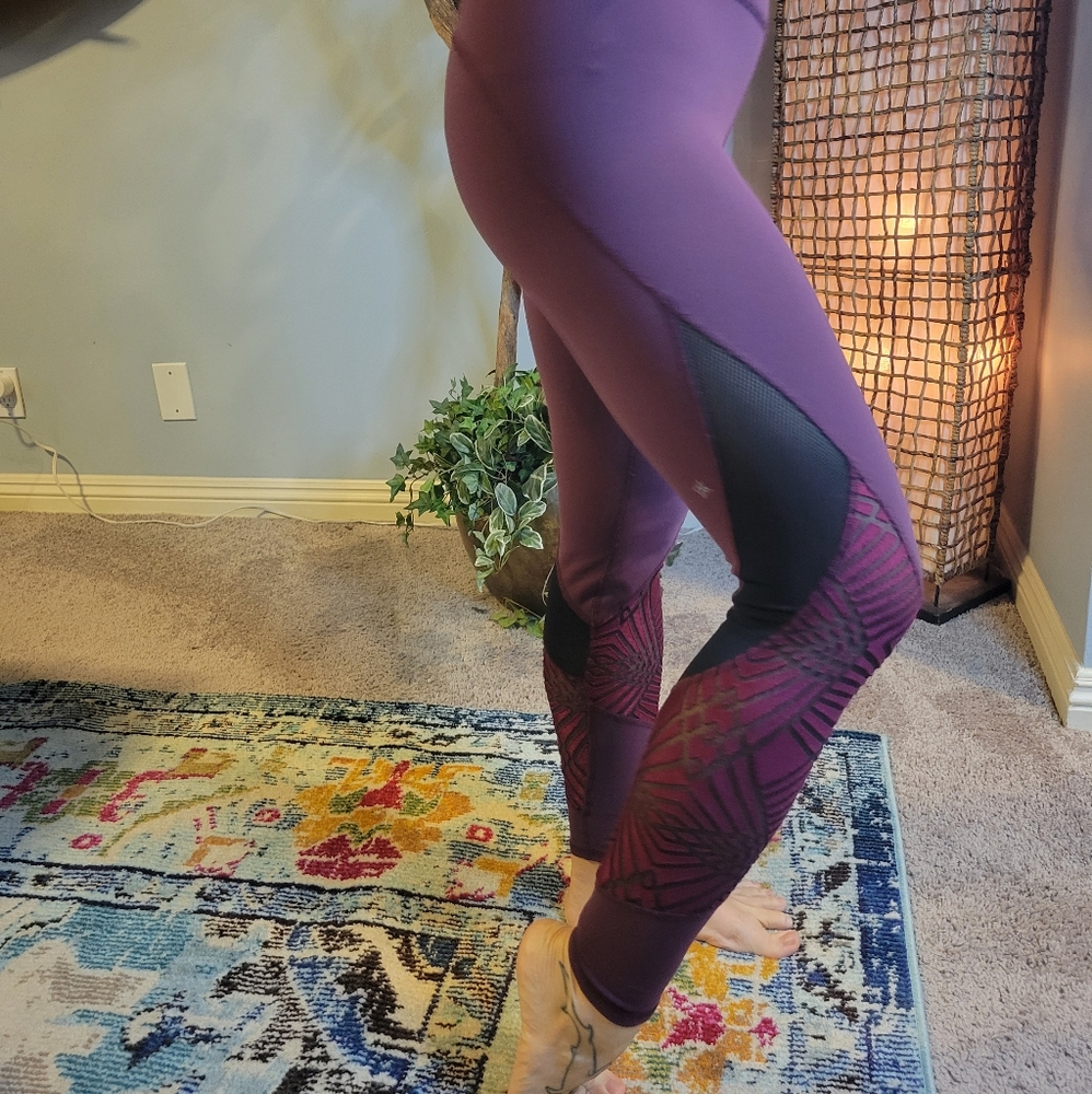 Nux Spiderman style high waist maroon leggings with lace mesh detail